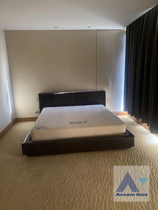  3 Bedrooms  Condominium For Rent in Sathorn, Bangkok  near BTS Chong Nonsi (AA29587)