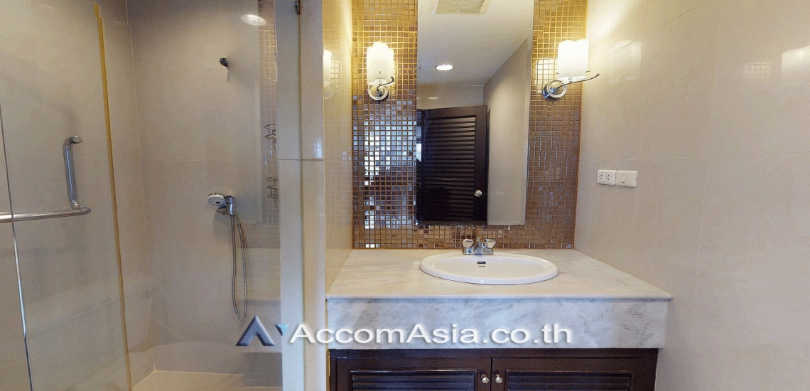 9  3 br Condominium For Sale in Sukhumvit ,Bangkok BTS Nana at Lake Green AA29611