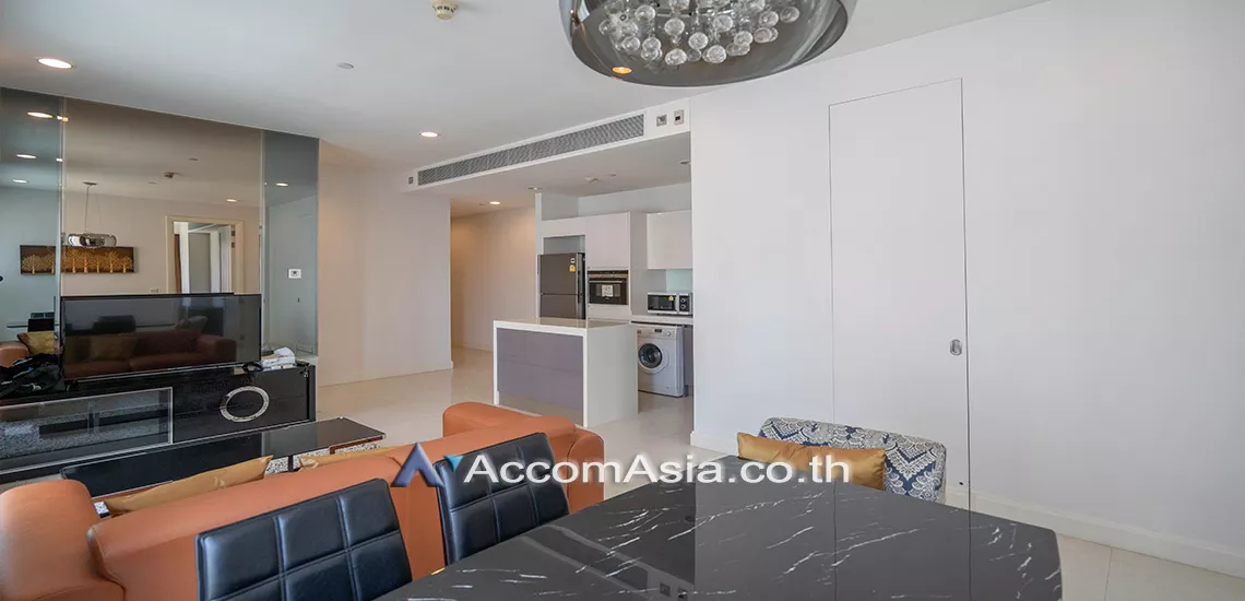  2 Bedrooms  Condominium For Rent in Ploenchit, Bangkok  near BTS Chitlom (AA29649)