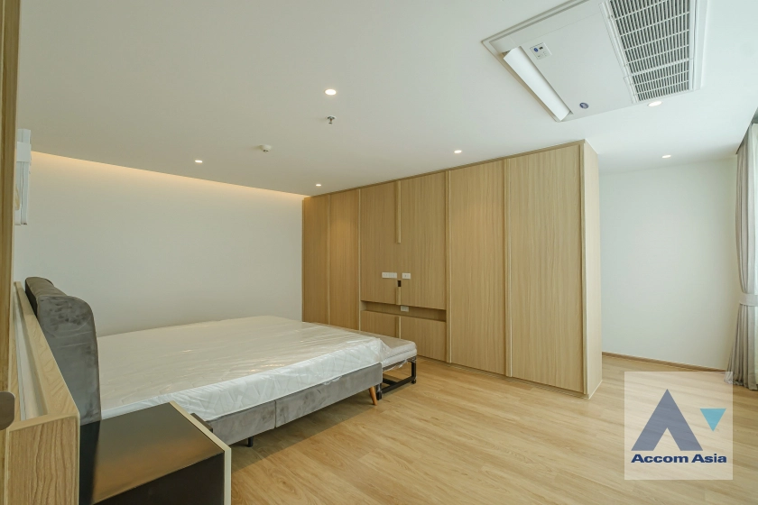 34  3 br Apartment For Rent in Sukhumvit ,Bangkok BTS Ekkamai at Comfort living and well service AA29696