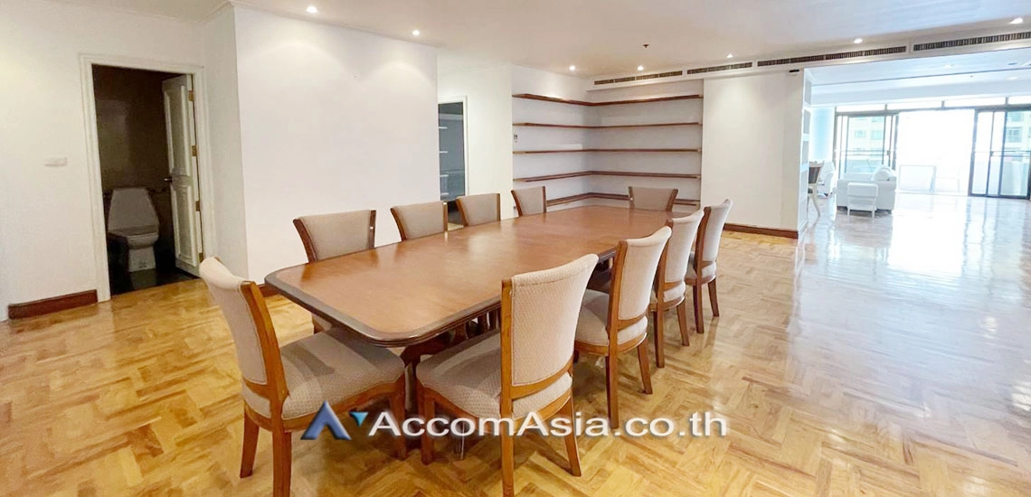 Pet friendly |  3 Bedrooms  Condominium For Rent in Sukhumvit, Bangkok  near BTS Nana (AA29700)