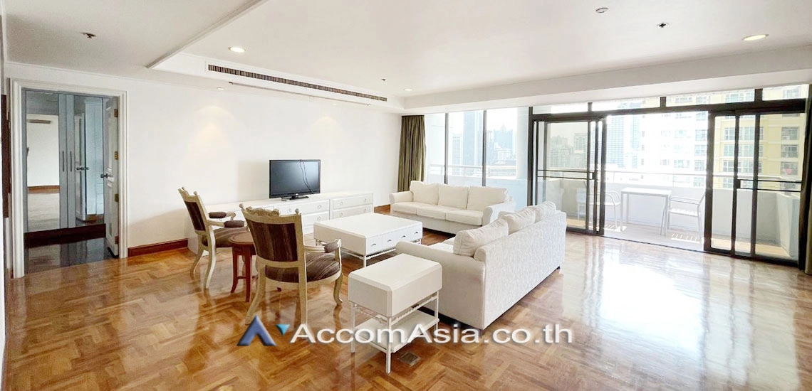 Pet friendly |  3 Bedrooms  Condominium For Rent in Sukhumvit, Bangkok  near BTS Nana (AA29700)