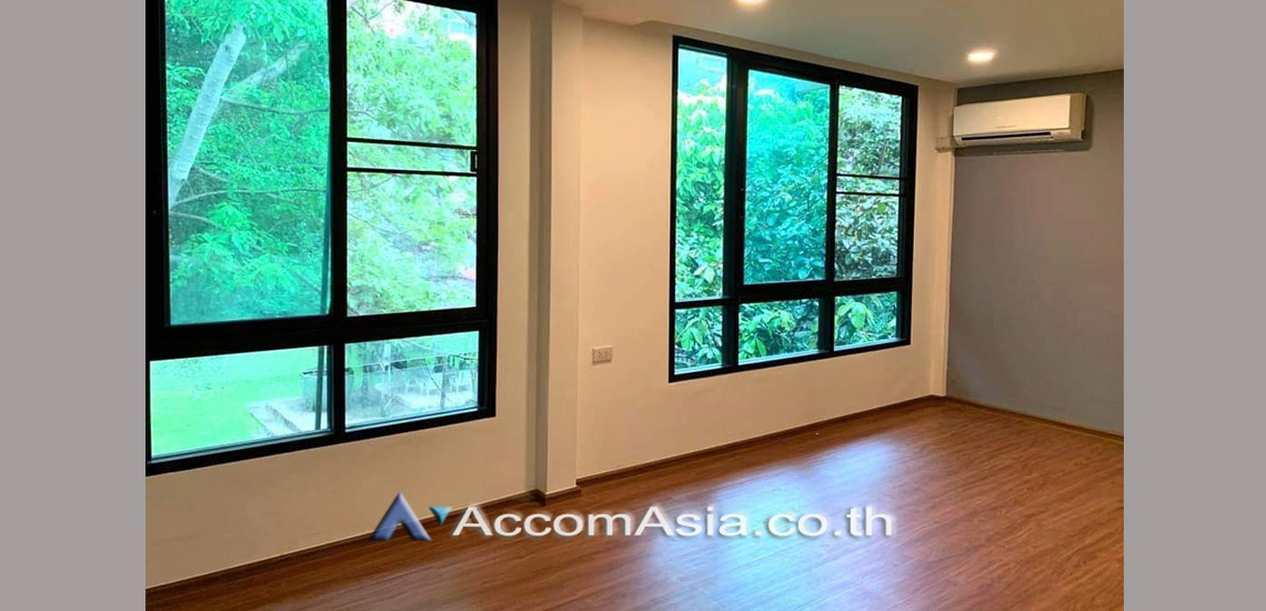  3 Bedrooms  Townhouse For Sale in Sukhumvit, Bangkok  near BTS Phrom Phong (AA29743)