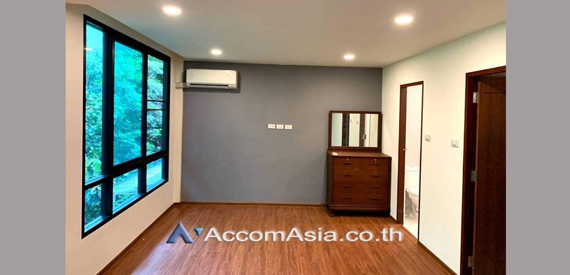  3 Bedrooms  Townhouse For Sale in Sukhumvit, Bangkok  near BTS Phrom Phong (AA29743)