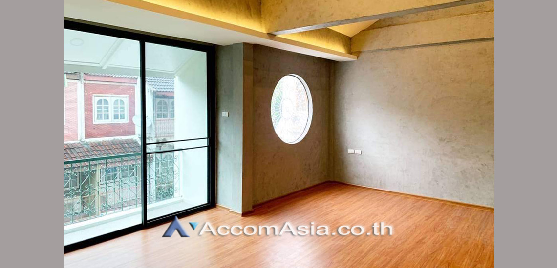  3 Bedrooms  Townhouse For Sale in Sukhumvit, Bangkok  near BTS Phrom Phong (AA29743)