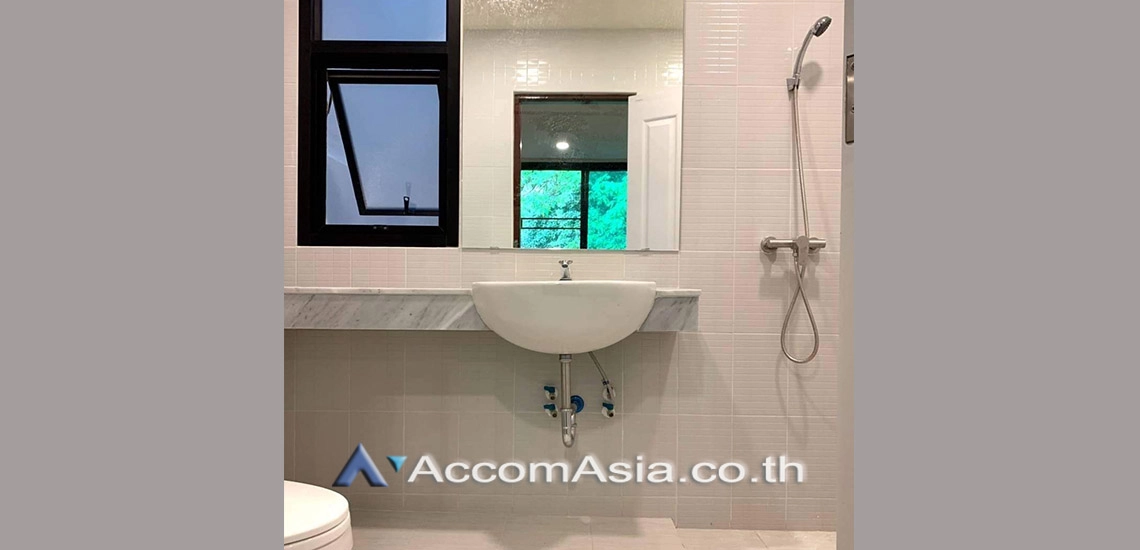 7  3 br Townhouse For Sale in Sukhumvit ,Bangkok BTS Phrom Phong AA29743