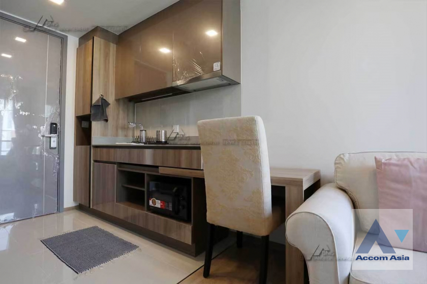  1 Bedroom  Condominium For Rent & Sale in Sukhumvit, Bangkok  near BTS Ekkamai (AA29767)