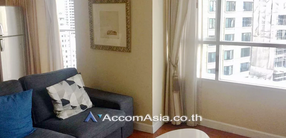  2 Bedrooms  Condominium For Rent in Ploenchit, Bangkok  near BTS Chitlom (AA29771)