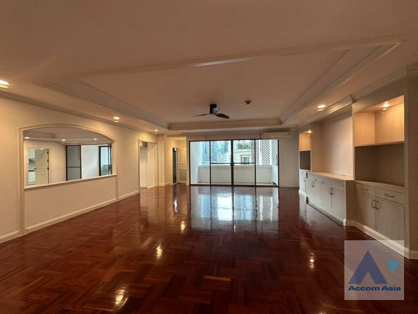 Pet friendly |  4 Bedrooms  Apartment For Rent in Sukhumvit, Bangkok  near BTS Thong Lo (AA29783)