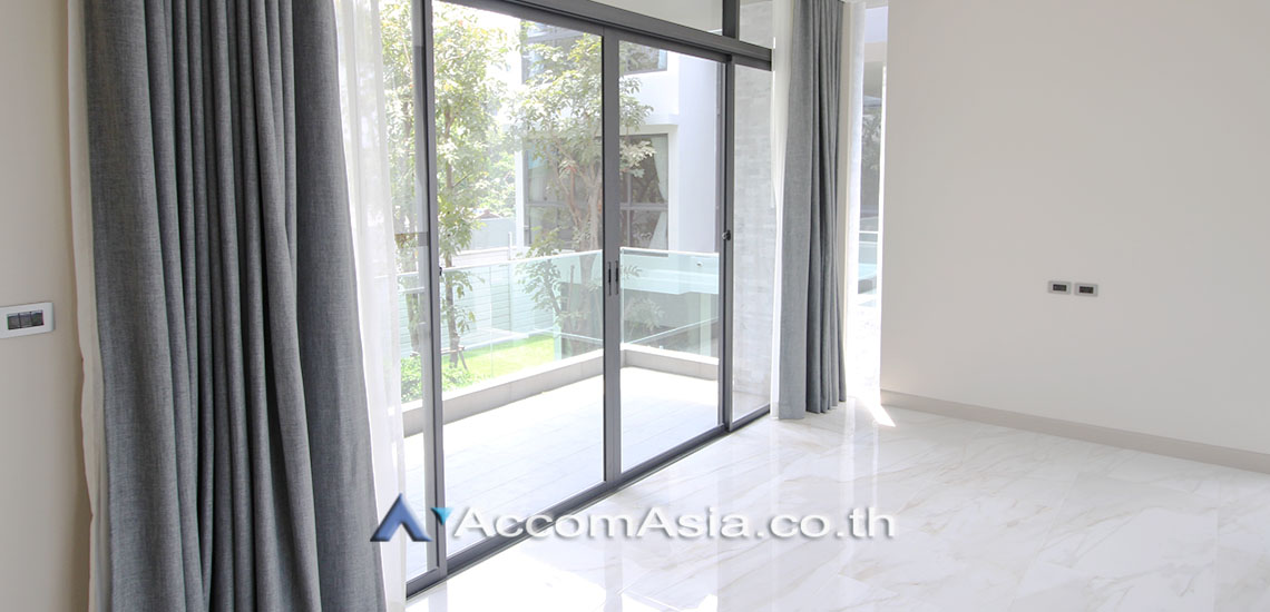  4 Bedrooms  House For Rent in Sukhumvit, Bangkok  near BTS Thong Lo (AA29825)