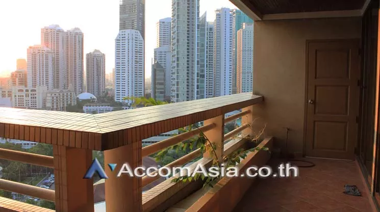  3 Bedrooms  Condominium For Rent in Sukhumvit, Bangkok  near BTS Phrom Phong (24441)