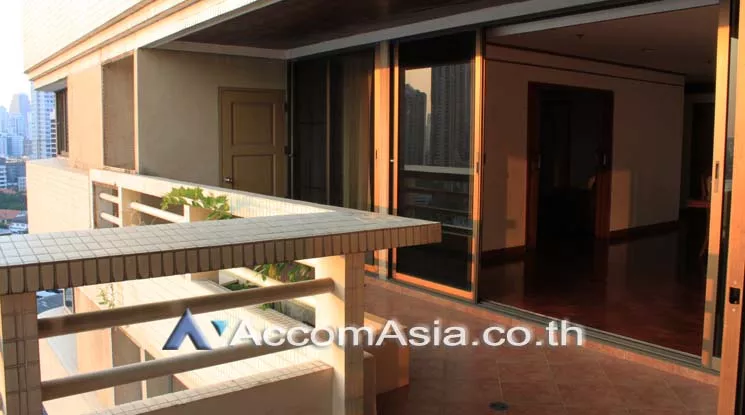  3 Bedrooms  Condominium For Rent in Sukhumvit, Bangkok  near BTS Phrom Phong (24441)