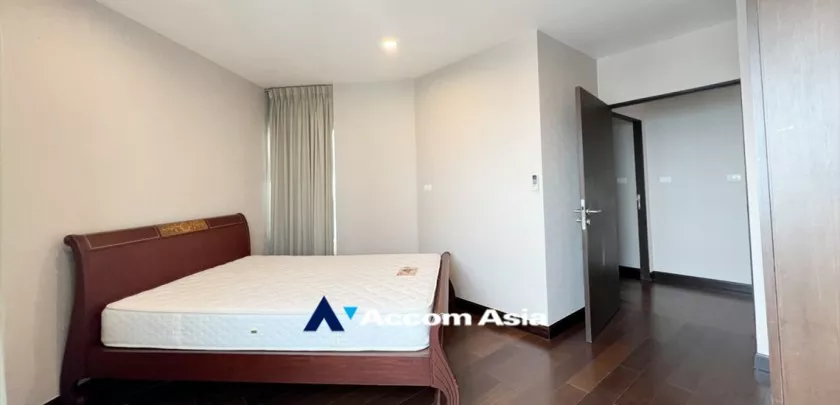  2 Bedrooms  Condominium For Sale in Sathorn, Bangkok  near BTS Sala Daeng - MRT Lumphini (AA29895)
