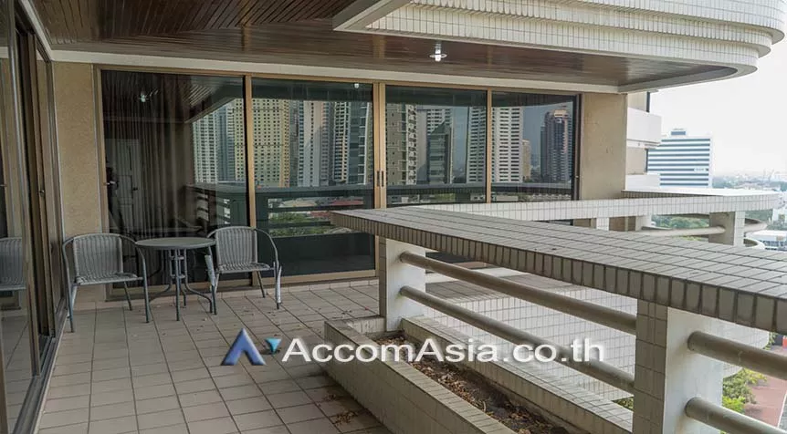 Pet friendly |  3 Bedrooms  Condominium For Rent in Sukhumvit, Bangkok  near BTS Phrom Phong (24443)