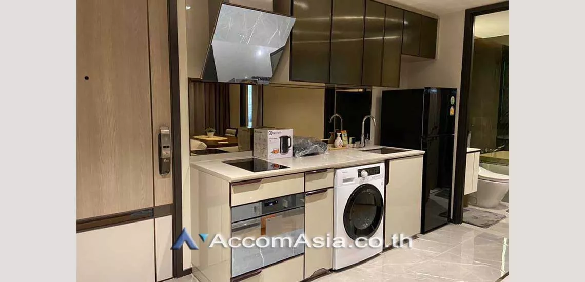  1 Bedroom  Condominium For Rent in Sukhumvit, Bangkok  near BTS Ekkamai (AA29934)