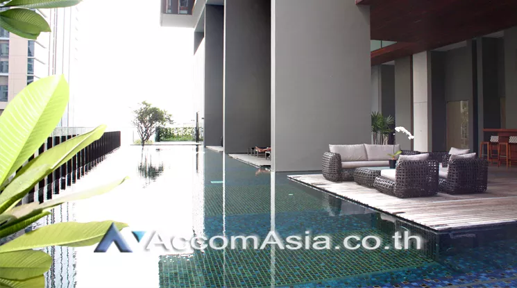  3 Bedrooms  Condominium For Rent in Ploenchit, Bangkok  near BTS Ratchadamri (AA29961)