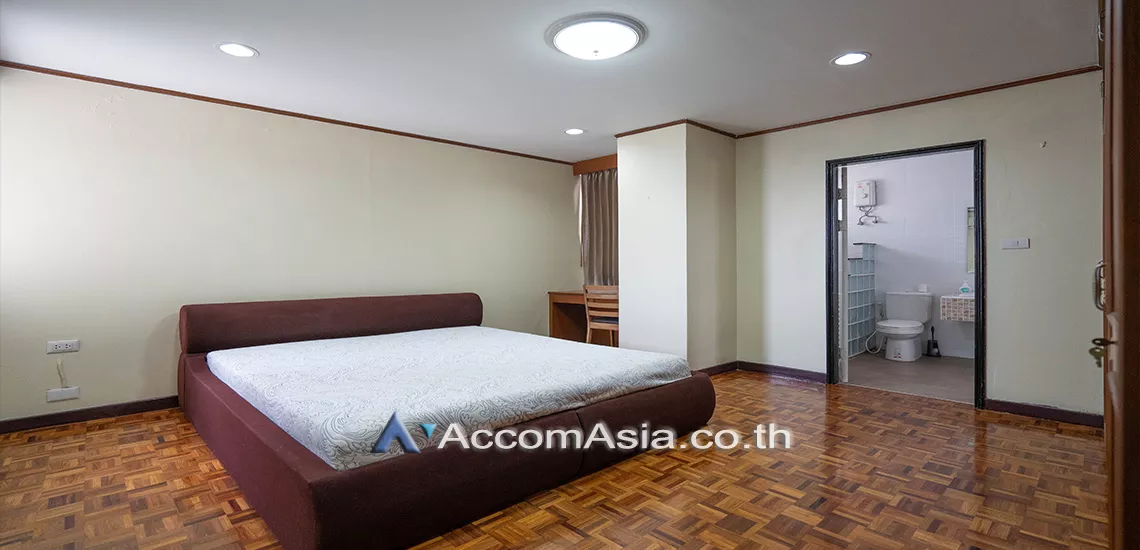 Pet friendly |  3 Bedrooms  Condominium For Rent in Sukhumvit, Bangkok  near BTS Thong Lo (AA29971)
