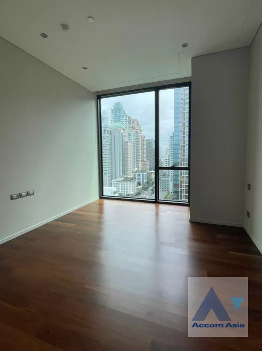  3 Bedrooms  Condominium For Rent in Ploenchit, Bangkok  near BTS Ratchadamri (AA29972)