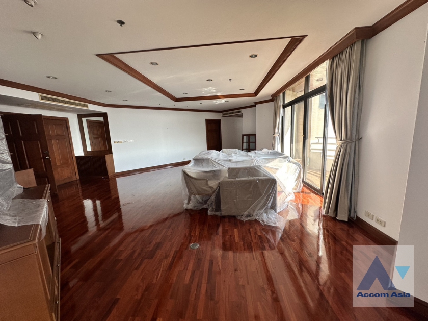 Pet friendly condominium for rent in Sukhumvit, Bangkok Code AA29995