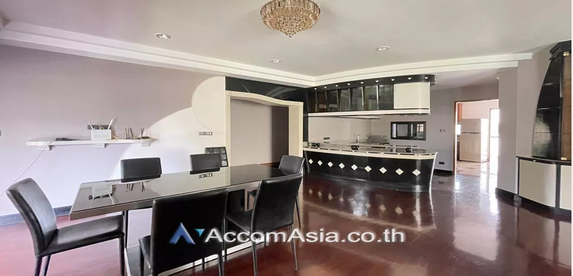  3 Bedrooms  Condominium For Rent in Ploenchit, Bangkok  near BTS Chitlom (AA30020)