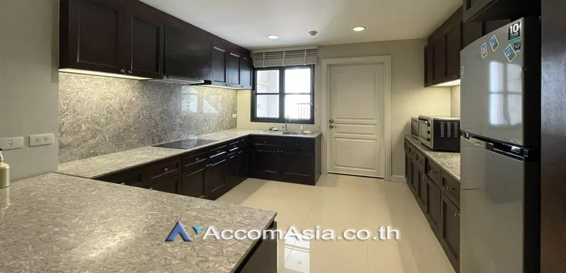  3 Bedrooms  Condominium For Rent in Ploenchit, Bangkok  near BTS Chitlom (AA30021)