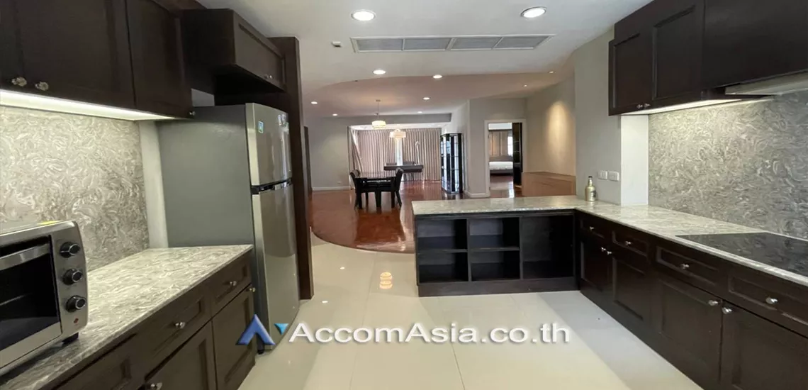  3 Bedrooms  Condominium For Rent in Ploenchit, Bangkok  near BTS Chitlom (AA30021)