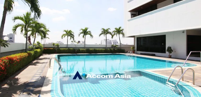 Pet friendly |  3 Bedrooms  Condominium For Rent in Sukhumvit, Bangkok  near BTS Ekkamai (AA30068)