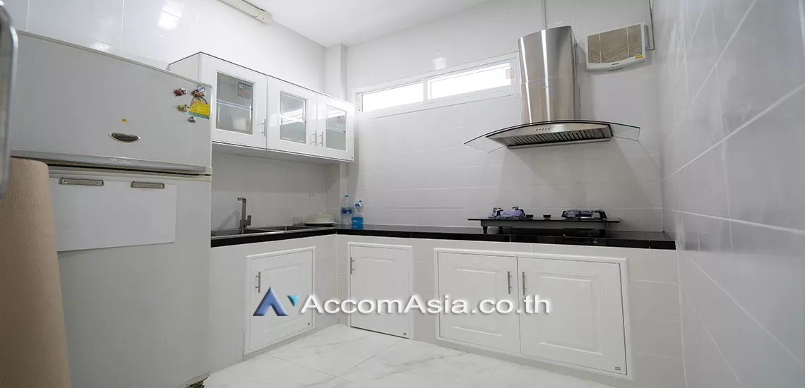 4  5 br Townhouse For Rent in Sukhumvit ,Bangkok BTS Nana AA30083