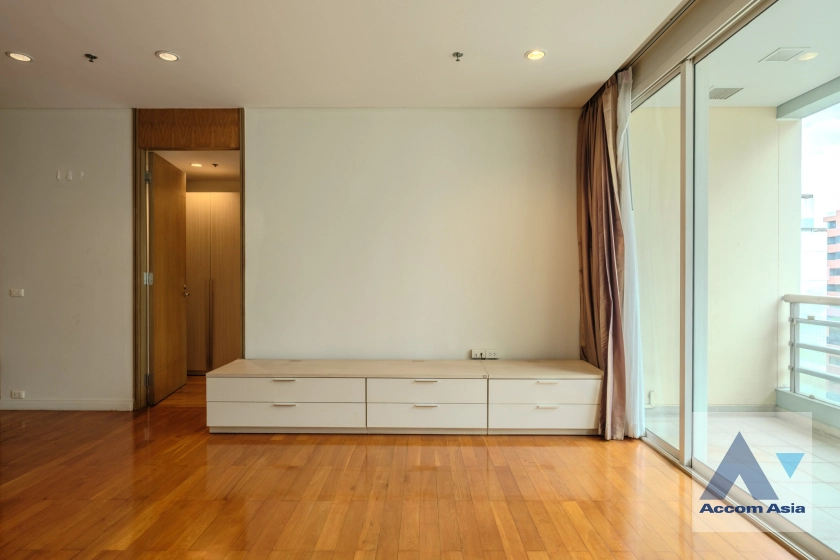  4 Bedrooms  Condominium For Rent & Sale in Silom, Bangkok  near BTS Sala Daeng - MRT Silom (AA30099)