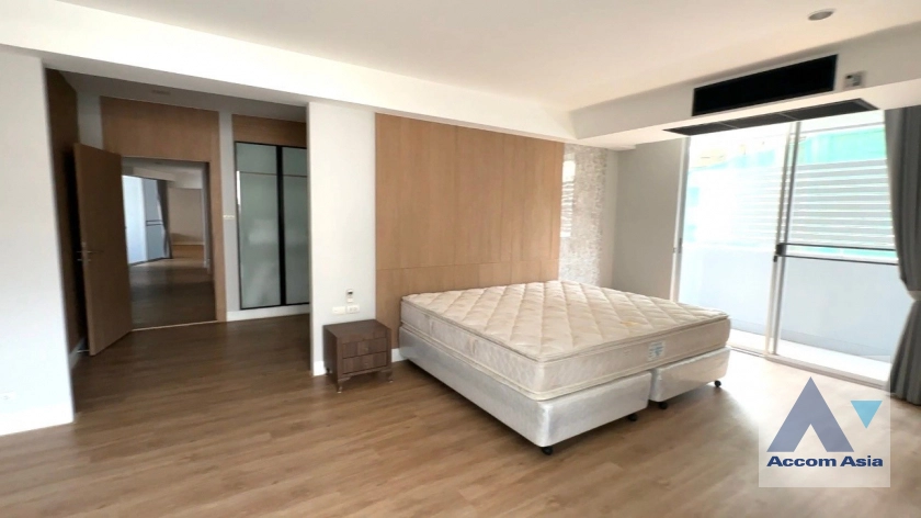 10  4 br Apartment For Rent in Sukhumvit ,Bangkok BTS Asok - MRT Sukhumvit at Newly renovated modern style living place AA30102