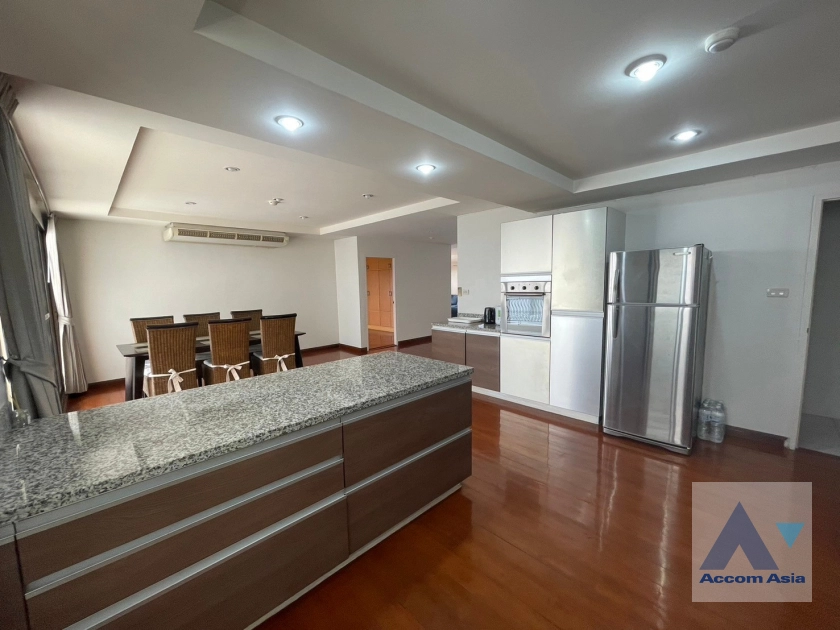 Pet friendly |  3 Bedrooms  Condominium For Rent & Sale in Sukhumvit, Bangkok  near BTS Phrom Phong (AA30110)