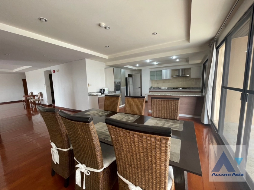 Pet friendly |  3 Bedrooms  Condominium For Rent & Sale in Sukhumvit, Bangkok  near BTS Phrom Phong (AA30110)