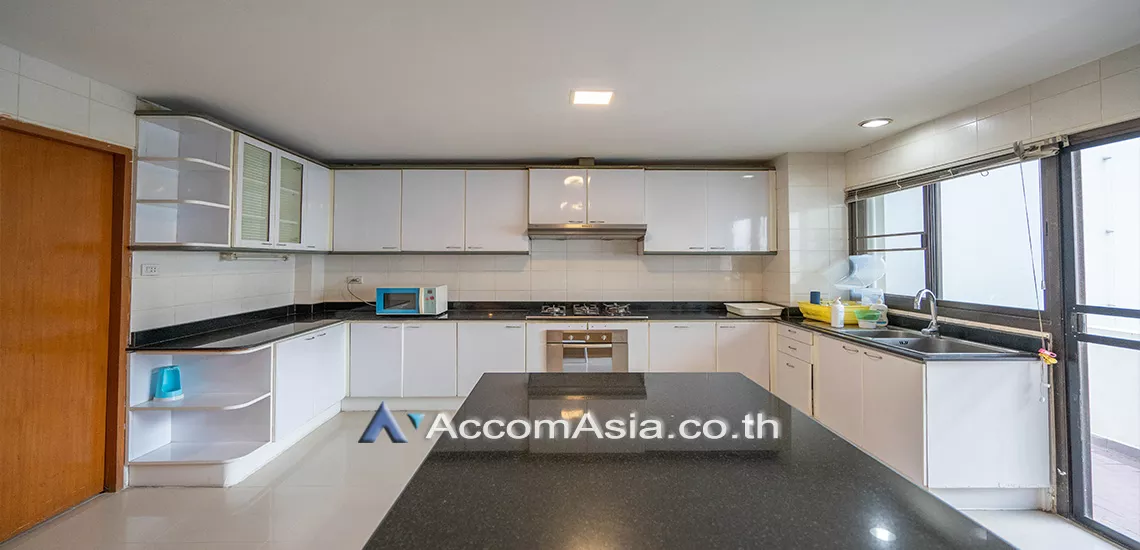 Pet friendly |  3 Bedrooms  Apartment For Rent in Sukhumvit, Bangkok  near BTS Phrom Phong (AA30130)