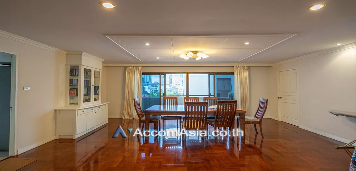 Pet friendly |  3 Bedrooms  Apartment For Rent in Sukhumvit, Bangkok  near BTS Phrom Phong (AA30130)