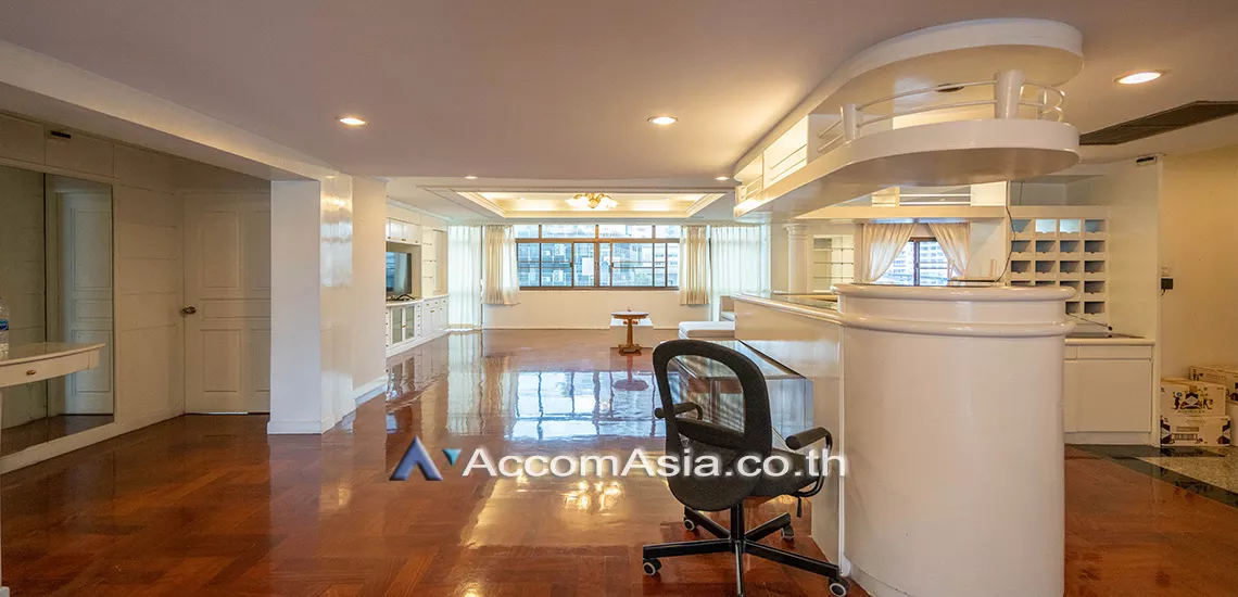 Pet friendly |  3 Bedrooms  Apartment For Rent in Sukhumvit, Bangkok  near BTS Phrom Phong (AA30130)