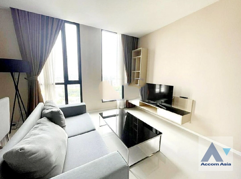  2 Bedrooms  Condominium For Rent in Sukhumvit, Bangkok  near BTS Ekkamai (AA30134)