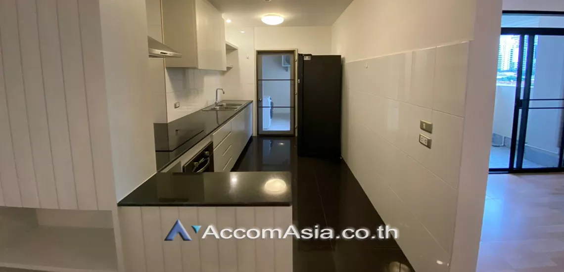 Pet friendly |  3 Bedrooms  Condominium For Rent in Sukhumvit, Bangkok  near BTS Ekkamai (AA30151)