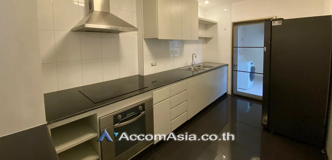 Pet friendly |  3 Bedrooms  Condominium For Rent in Sukhumvit, Bangkok  near BTS Ekkamai (AA30151)