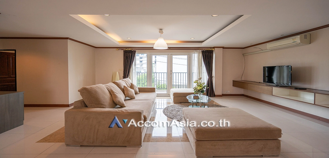 Pet friendly |  3 Bedrooms  Apartment For Rent in Sukhumvit, Bangkok  near BTS Ekkamai (AA30221)