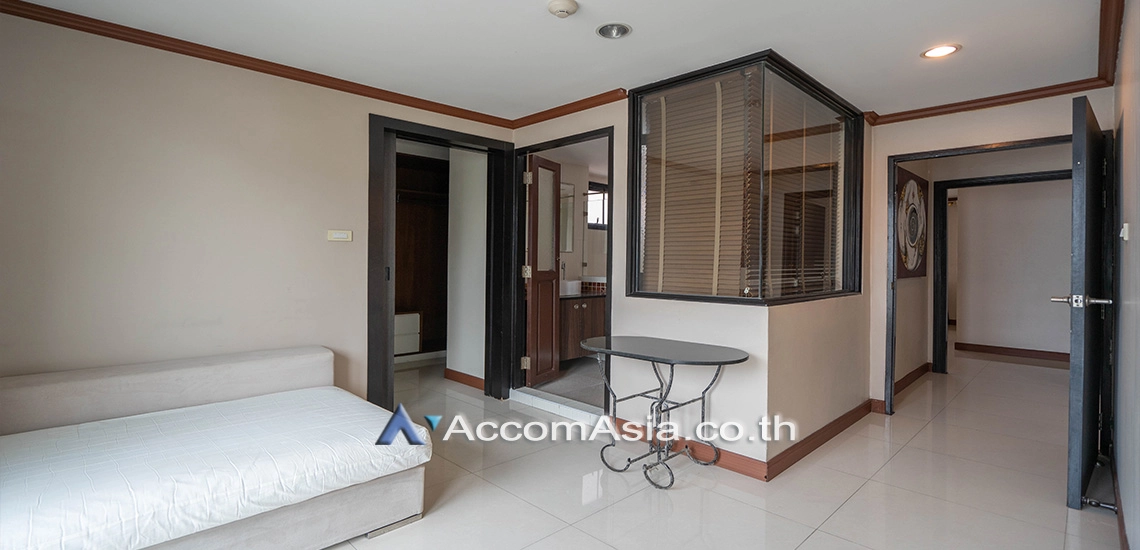 7  3 br Apartment For Rent in Sukhumvit ,Bangkok BTS Ekkamai at Spacious Room AA30221