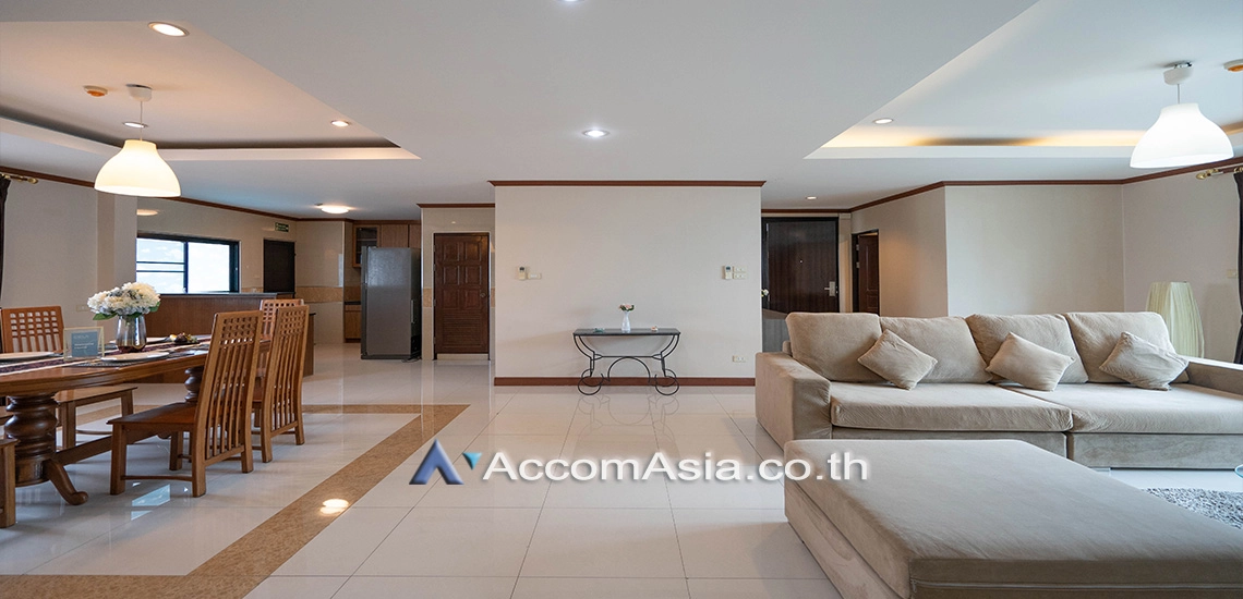 Pet friendly |  3 Bedrooms  Apartment For Rent in Sukhumvit, Bangkok  near BTS Ekkamai (AA30221)