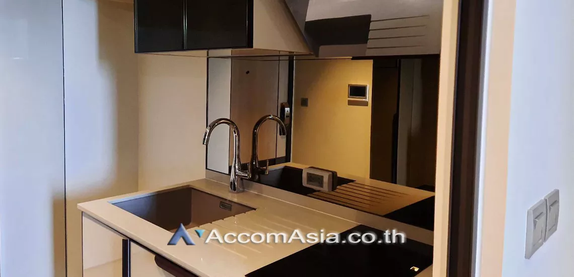  Condominium For Rent in Sukhumvit, Bangkok  near BTS Ekkamai (AA30244)