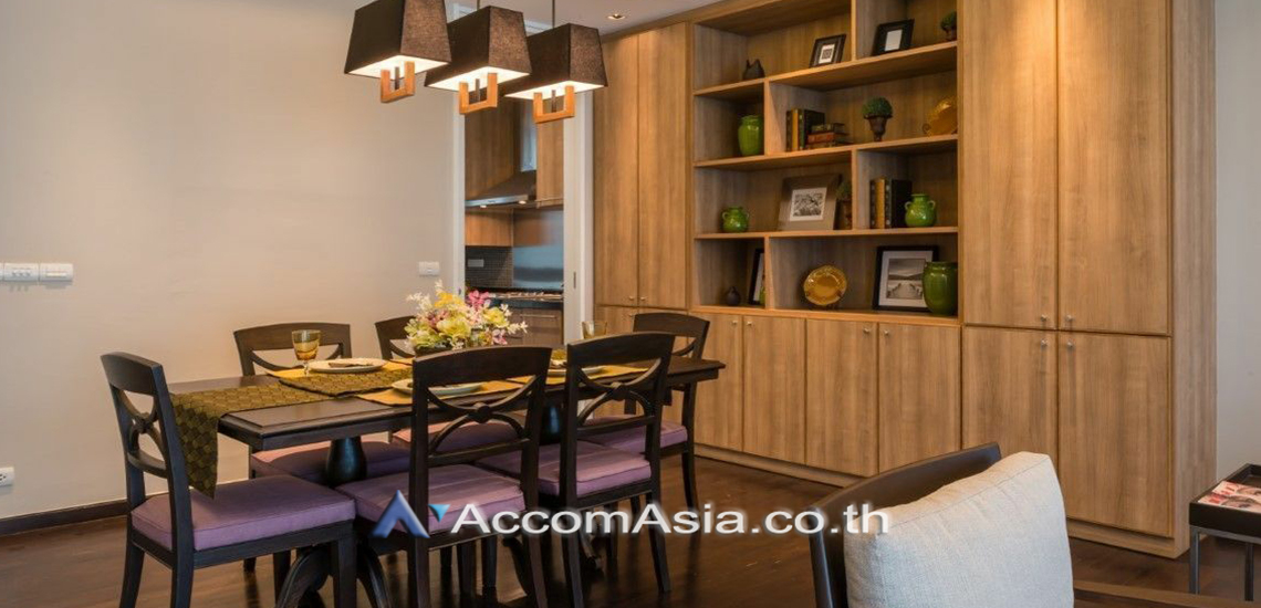  2 Bedrooms  Apartment For Rent in Ploenchit, Bangkok  near BTS Ploenchit (AA30264)