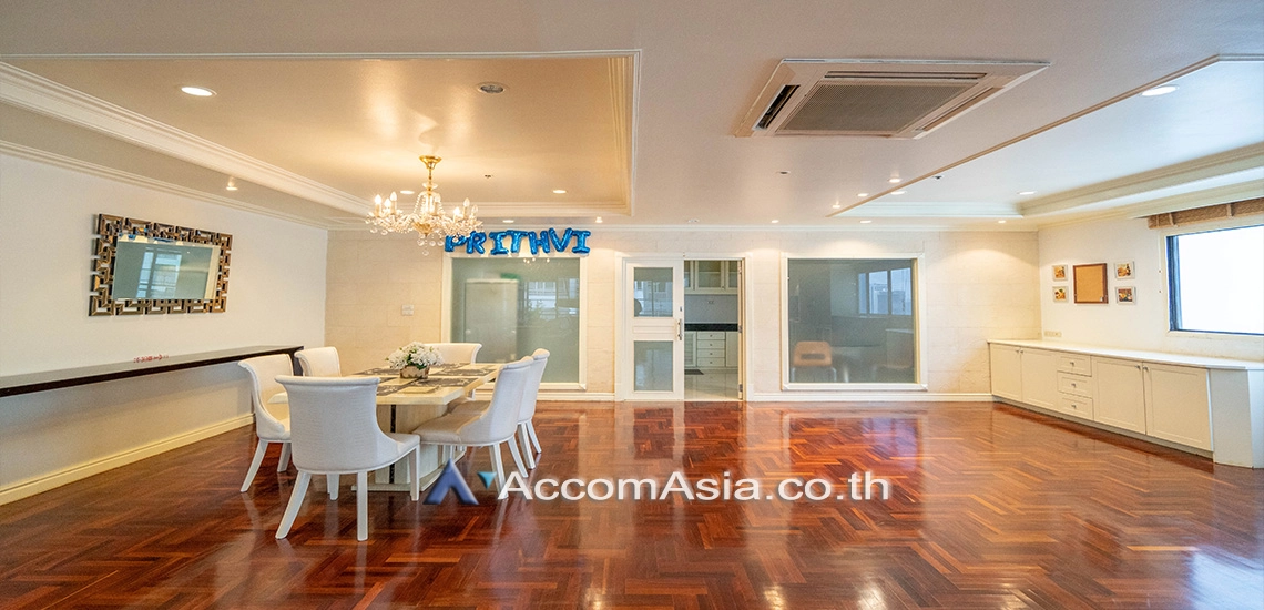 Pet friendly |  3 Bedrooms  Condominium For Rent in Sukhumvit, Bangkok  near BTS Asok - MRT Sukhumvit (AA30266)