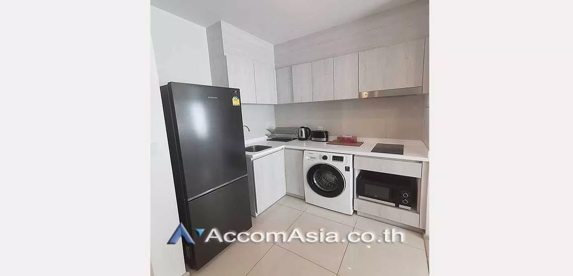  2 Bedrooms  Condominium For Rent in Ploenchit, Bangkok  near BTS Ploenchit (AA30274)