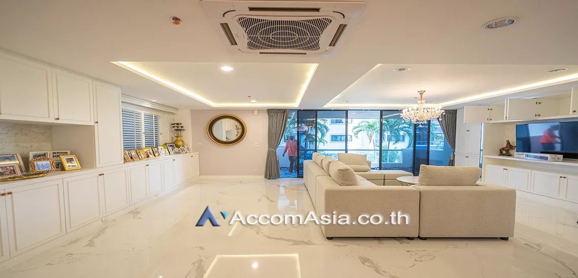 Pet friendly |  3 Bedrooms  Condominium For Rent in Sukhumvit, Bangkok  near BTS Asok - MRT Sukhumvit (AA30275)