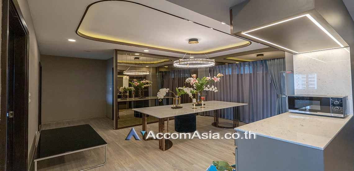  3 Bedrooms  Condominium For Rent in Sukhumvit, Bangkok  near BTS Phrom Phong (AA30276)