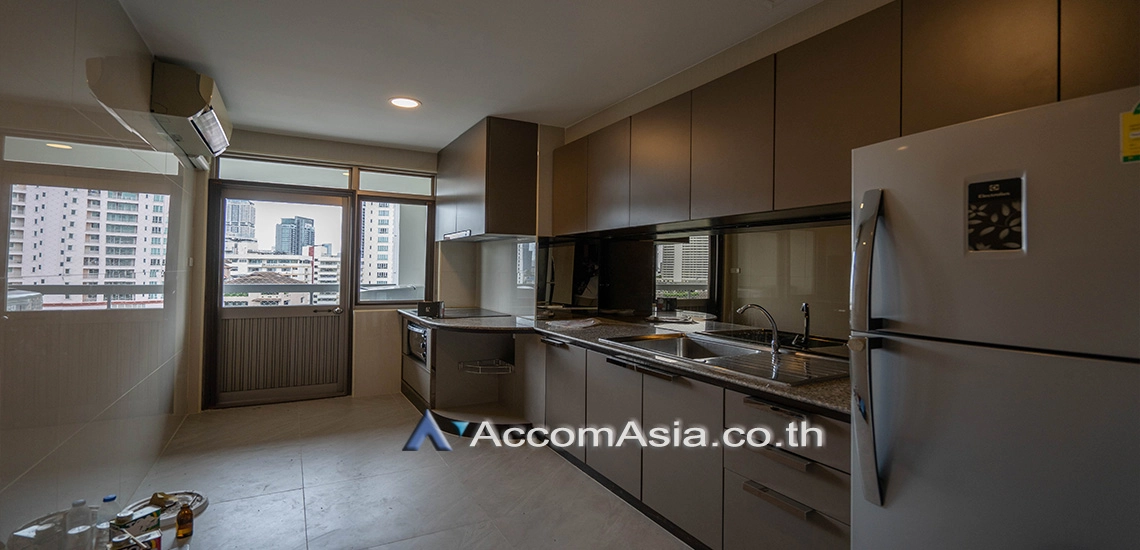  3 Bedrooms  Condominium For Rent in Sukhumvit, Bangkok  near BTS Phrom Phong (AA30276)