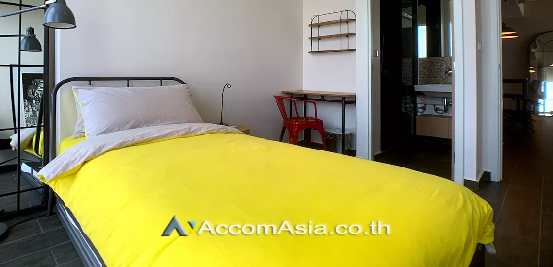  2 Bedrooms  Condominium For Rent in Sukhumvit, Bangkok  near BTS Ekkamai (AA30325)