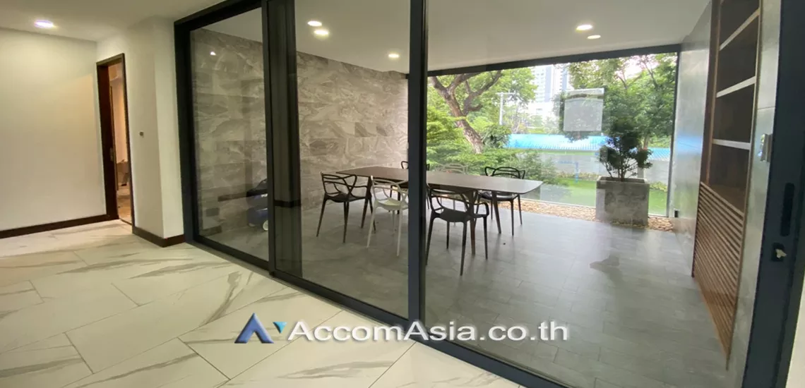  2 Bedrooms  Apartment For Rent in Sukhumvit, Bangkok  near BTS Phrom Phong (AA30333)